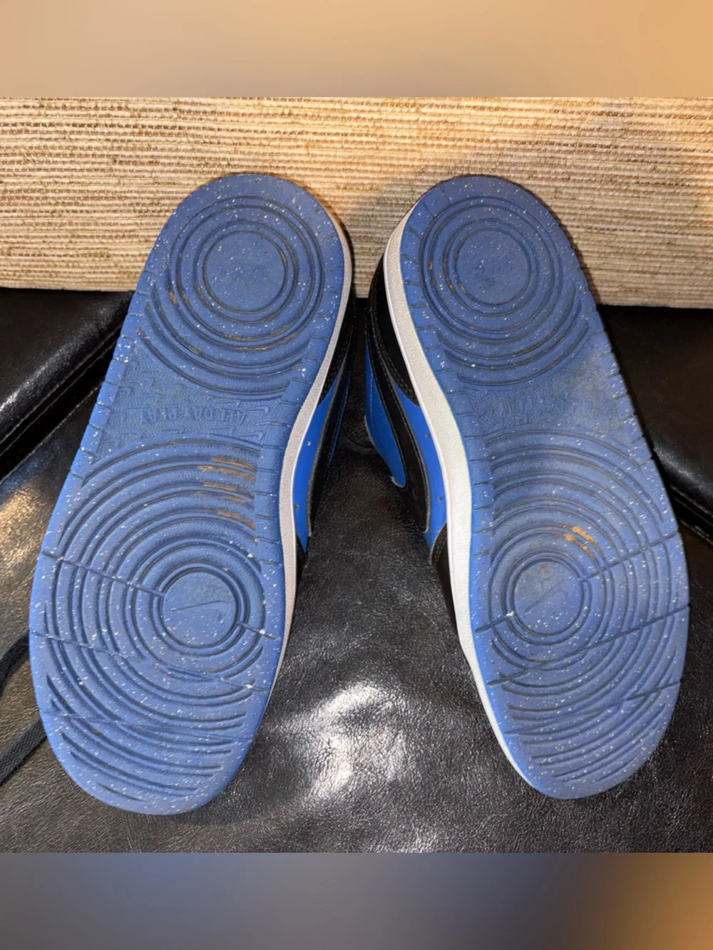 Nike Low-Top Sneakers in Royal Blue and Black 6Y